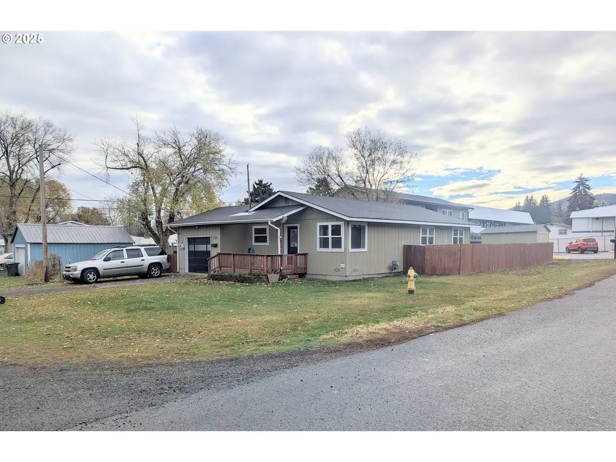 300 Grandy Ave, La Grande, OR 97850 - Image #1