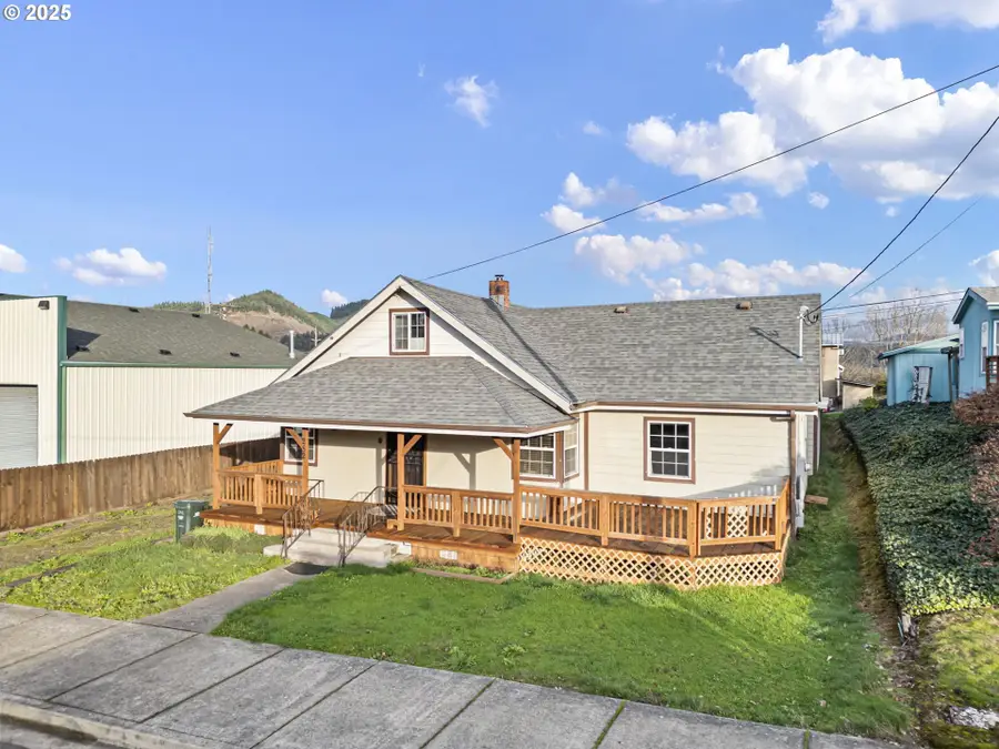 252 Alder St, Yoncalla, OR 97499 - Image #3