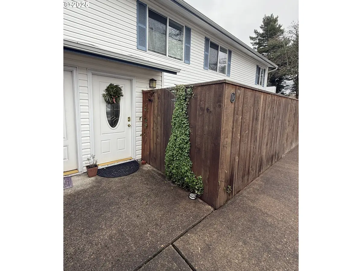 28740 SW Parkway Ave #D4, Wilsonville, OR 97070 - Image #1