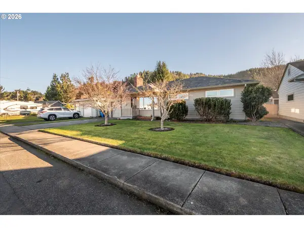 2480 Gardens Ave, Reedsport, OR 97467