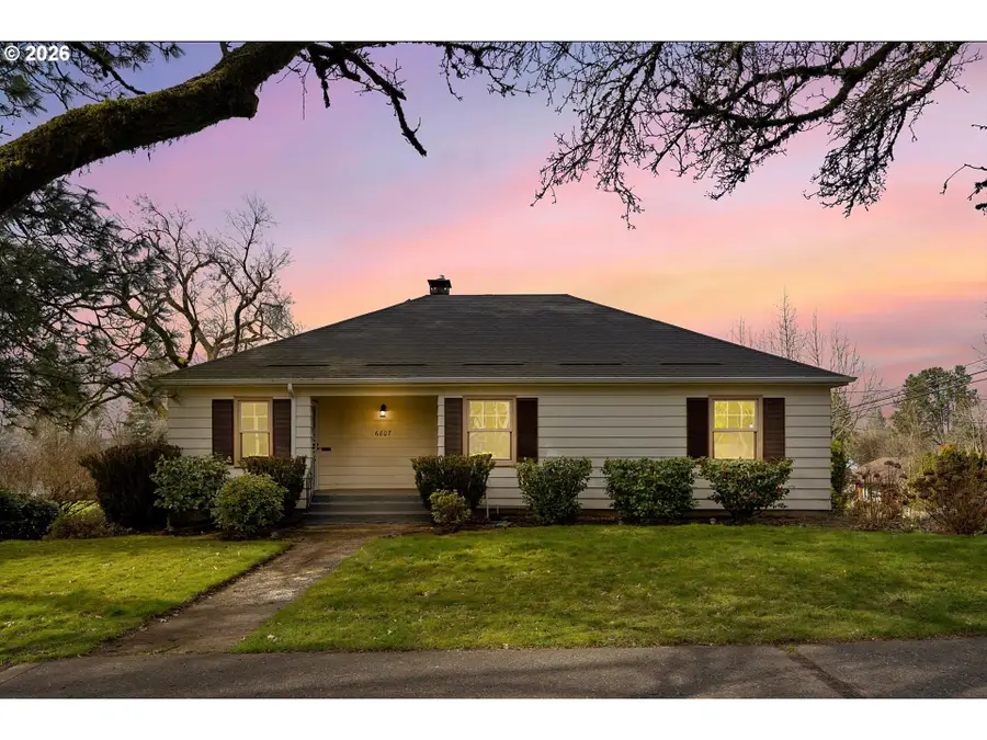 6807 SE Cesar E Chavez Blvd, Portland, OR 97202 - #2