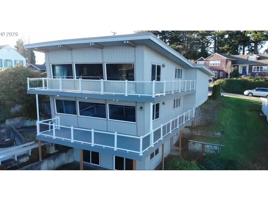 451 Simpson, North Bend, OR 97459 - Image #2