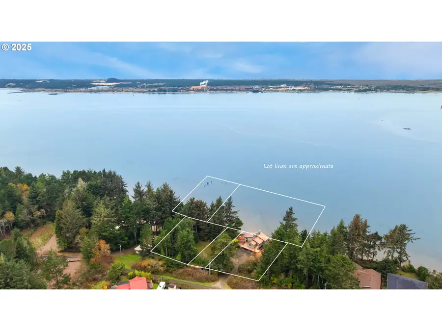 1270 Seagate Ave, Coos Bay, OR 97420 - Image #2