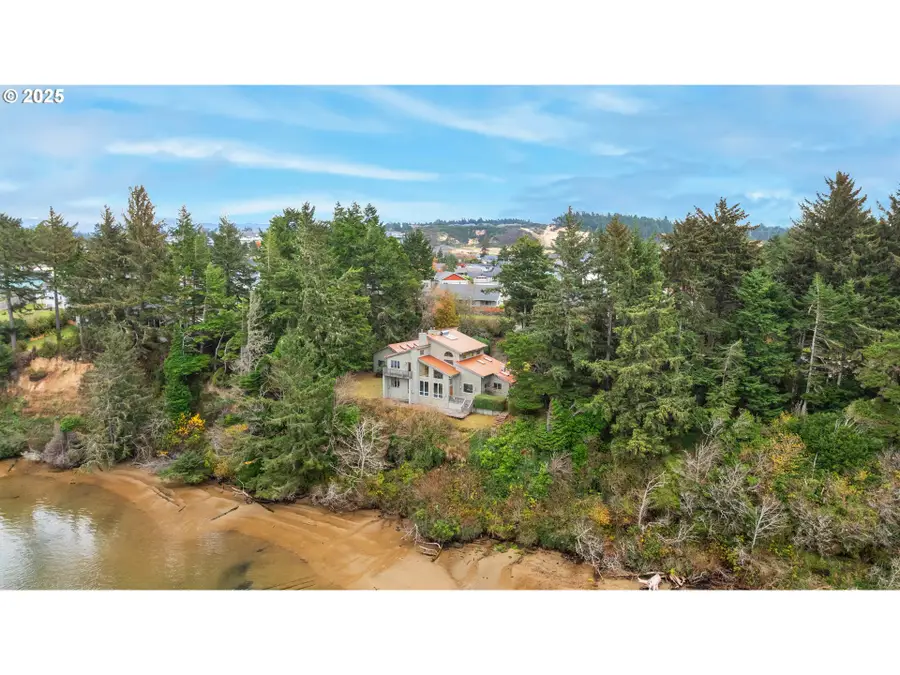 1270 Seagate Ave, Coos Bay, OR 97420 - Image #3