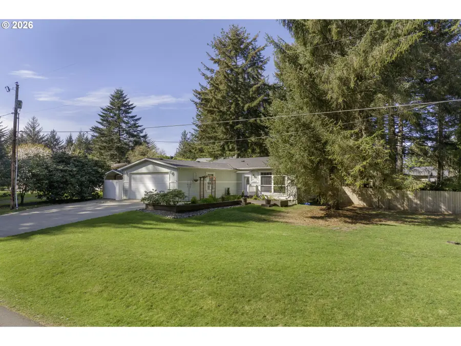 5167 Hilltop Dr, Florence, OR 97439 - #2