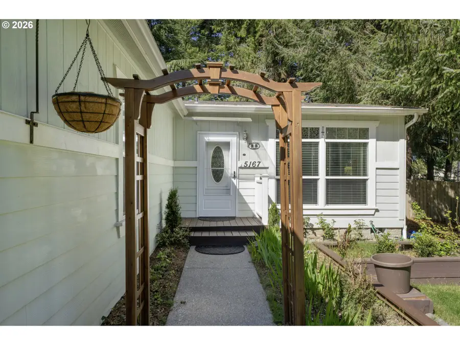 5167 Hilltop Dr, Florence, OR 97439 - #3