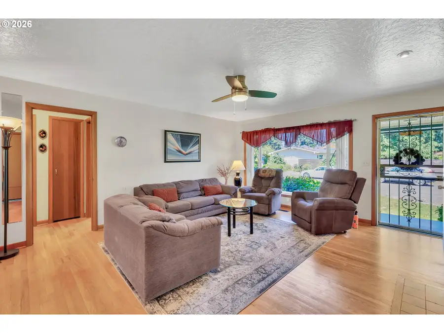 10620 NE Holladay St, Portland, OR 97220 - #3