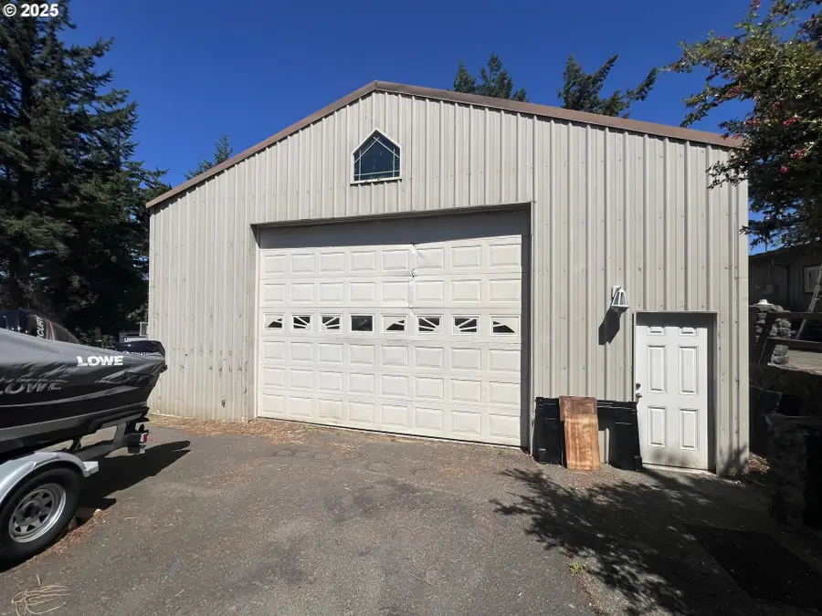 760 Oconnell St, North Bend, OR 97459 - #2