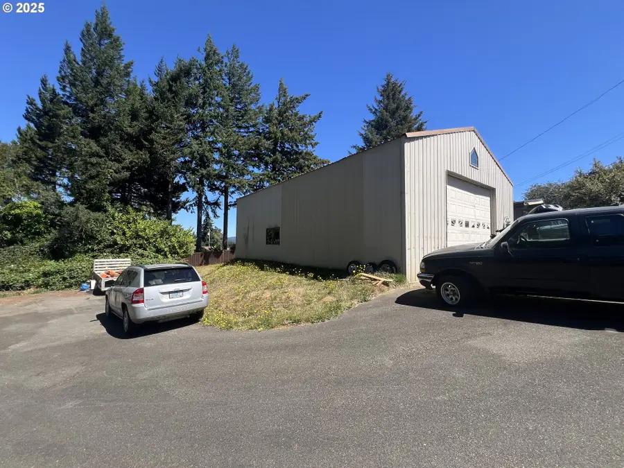 760 Oconnell St, North Bend, OR 97459 - #3