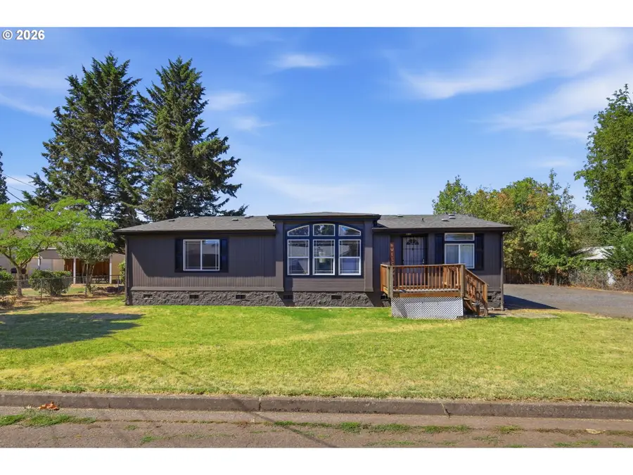 345 N 6th St, Harrisburg, OR 97446 - #3