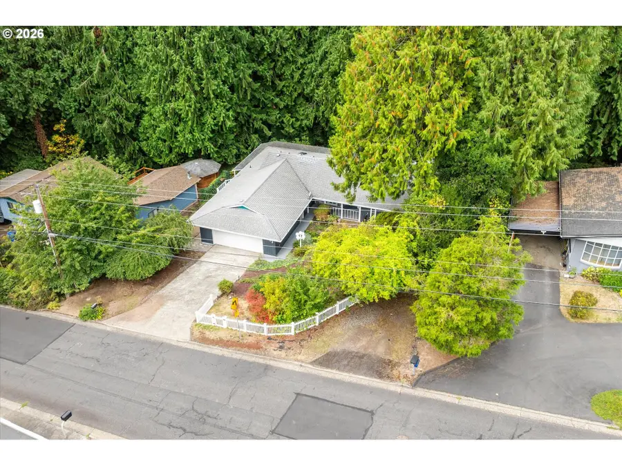 1005 N 22nd Ave, Kelso, WA 98626 - #2