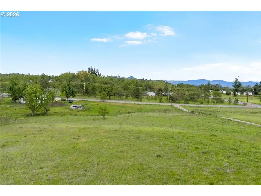 963 Stevens Rd, Eagle Point, OR 97524 - #2