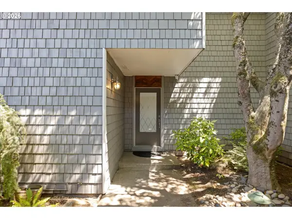 530 N Hayden Bay Dr, Portland, OR 97217