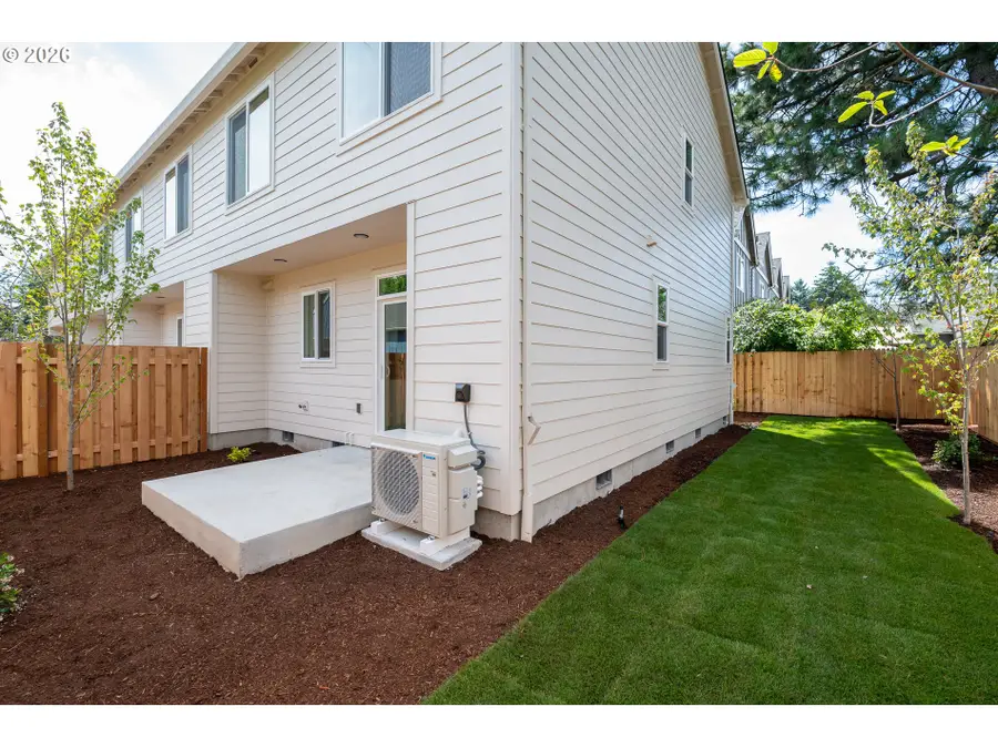 8425 NE Hassalo St, Portland, OR 97220 - #2