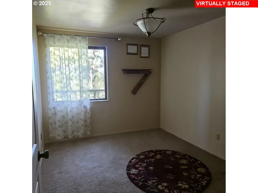 152 Treehill Loop, Eugene, OR 97405 - Image #3