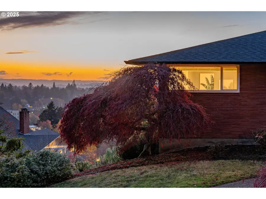 6255 SW Tower Way, Portland, OR 97221 - Image #2