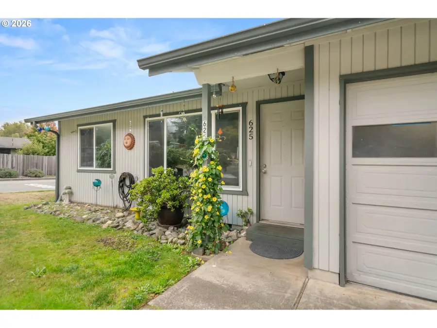 625 Hassett St, Brookings, OR 97415 - #2