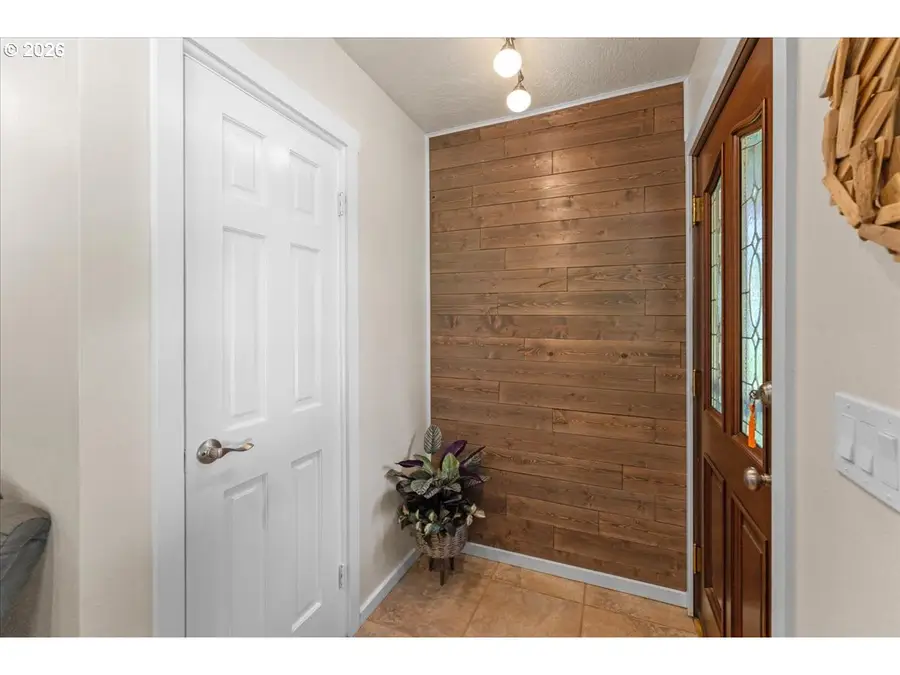 2102 Bloyd St, Kelso, WA 98626 - #3