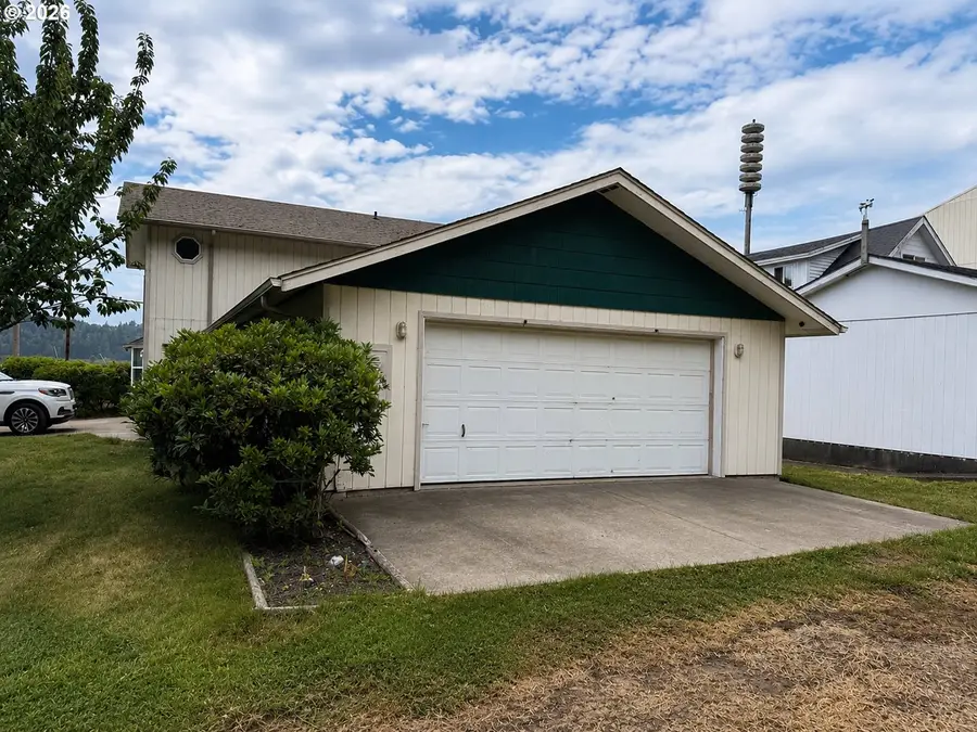 925 Front St, Gardiner, OR 97441 - #2
