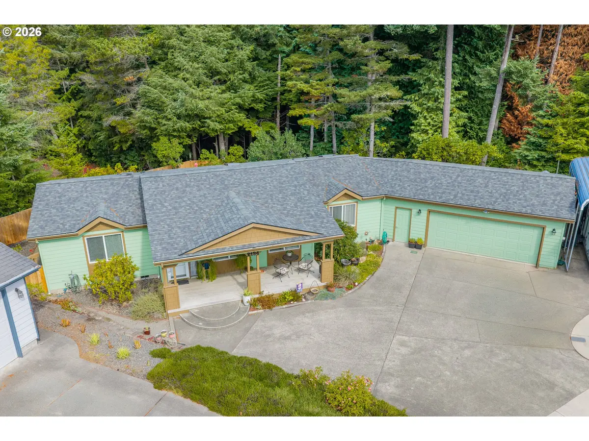2134 Lynne Dr, North Bend, OR 97459 - #1