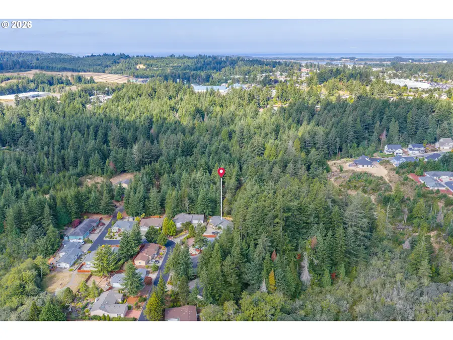 2134 Lynne Dr, North Bend, OR 97459 - #2