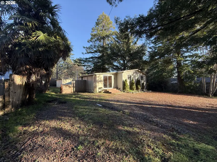 16947 Parkview Dr, Brookings, OR 97415 - Image #2