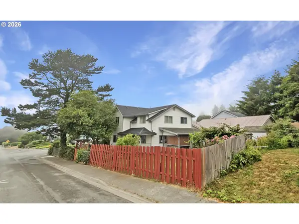 17305 Blueberry Dr, Brookings, OR 97415