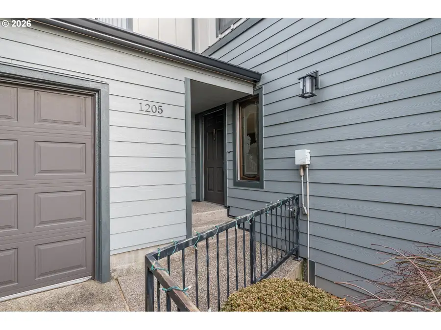 1205 Holly St, Kelso, WA 98626 - Image #3