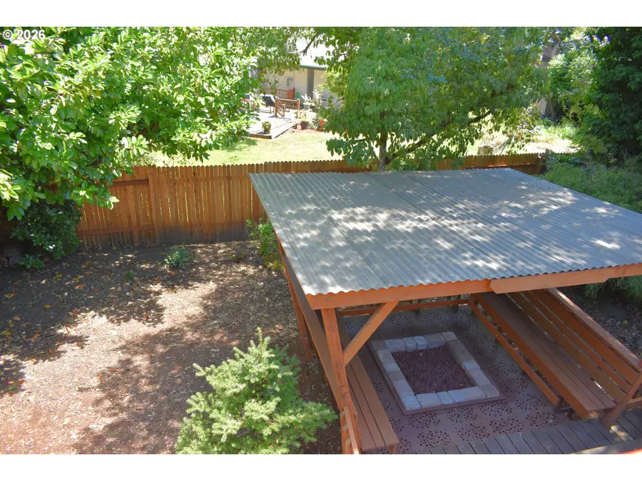4739 Larkwood St, Eugene, OR 97405 - #3