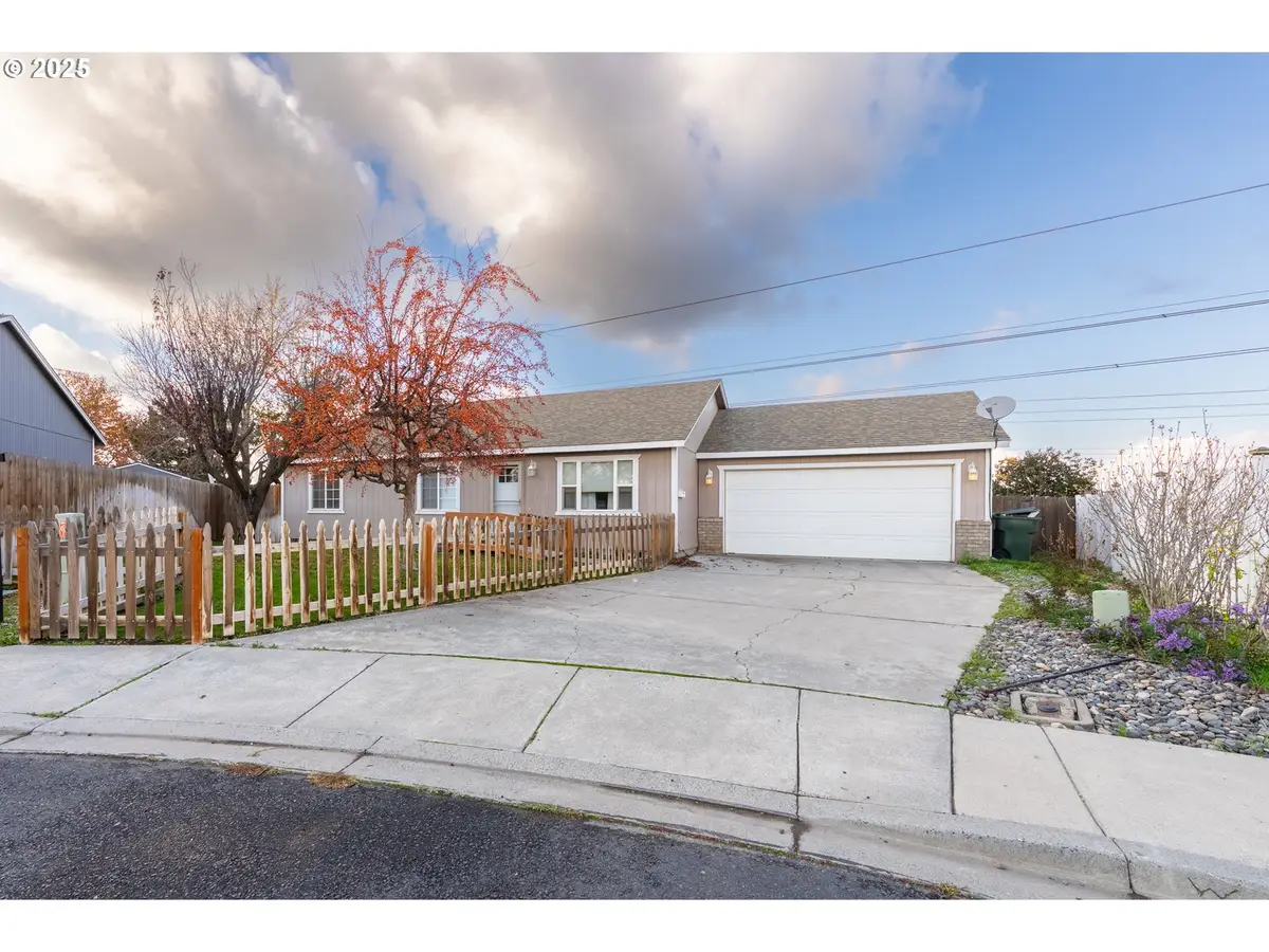 245 Chukar Cir, Umatilla, OR 97882 - Image #1