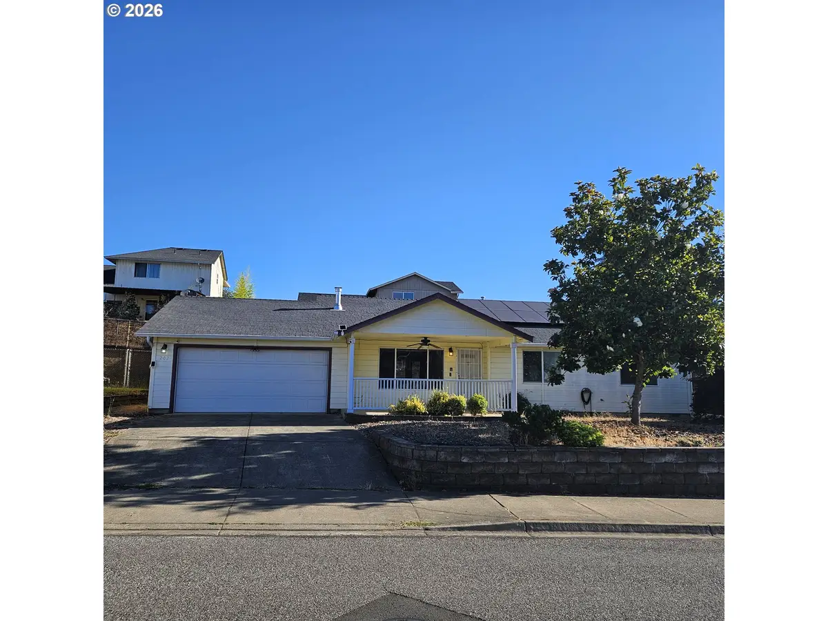 202 NE Plum Ridge Dr, Winston, OR 97496 - #1