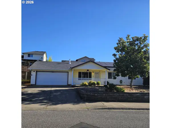 202 NE Plum Ridge Dr, Winston, OR 97496