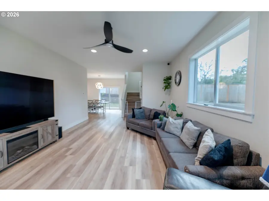 474 SE Browning Ave, Salem, OR 97302 - Image #2