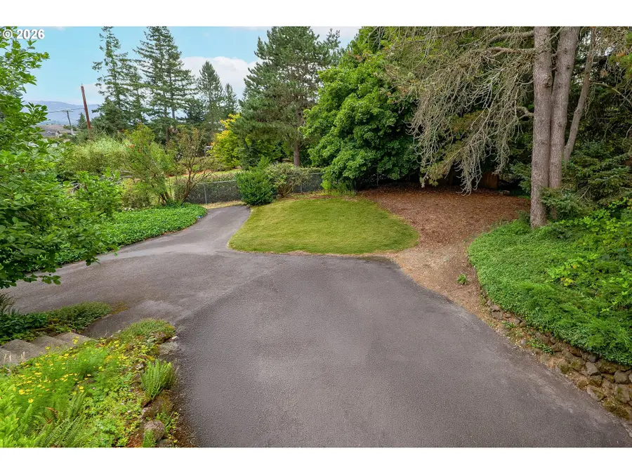 10065 SE Cresthill Rd, Happy Valley, OR 97086 - #2