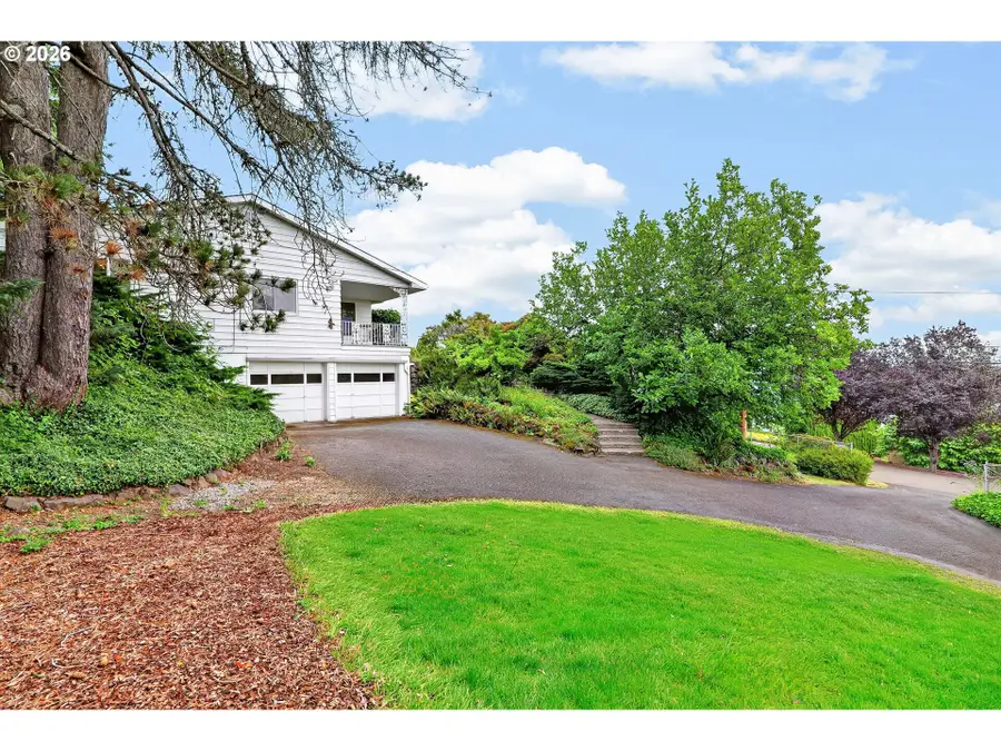 10065 SE Cresthill Rd, Happy Valley, OR 97086 - #3