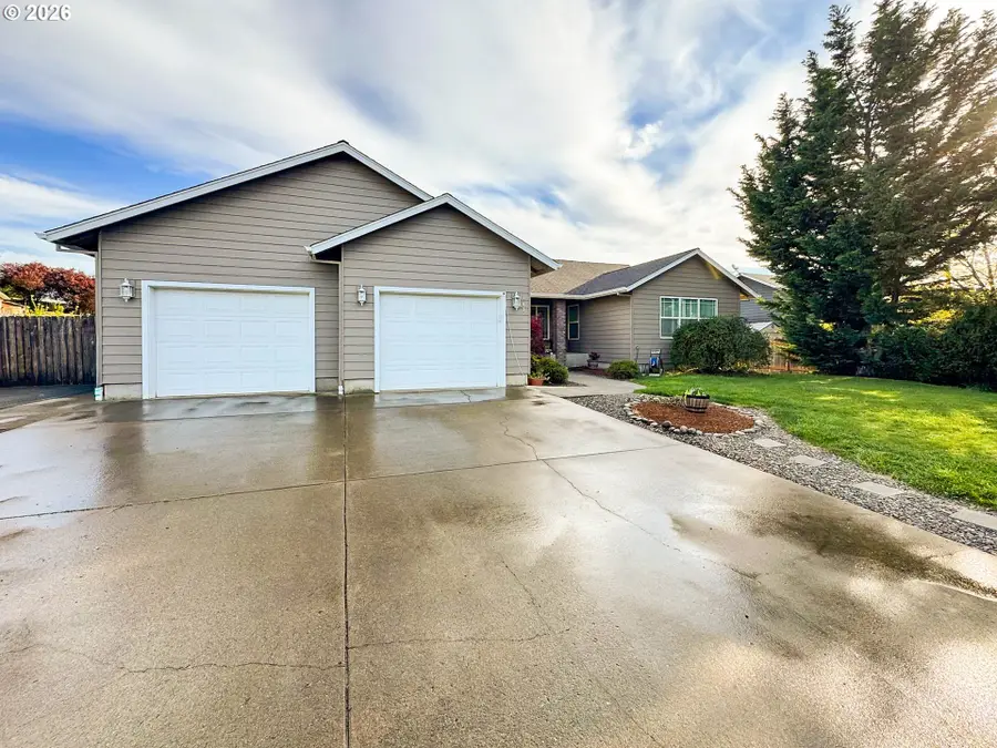 147 Palomino Ave, Roseburg, OR 97471 - #2