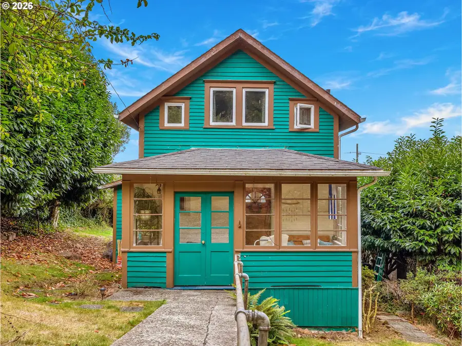 608 Florence Ave, Astoria, OR 97103 - #2