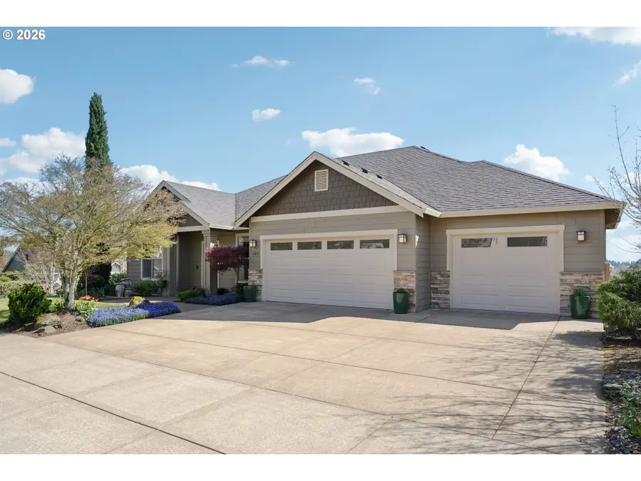 604 NW Mt Bachelor St, McMinnville, OR 97128 - #3