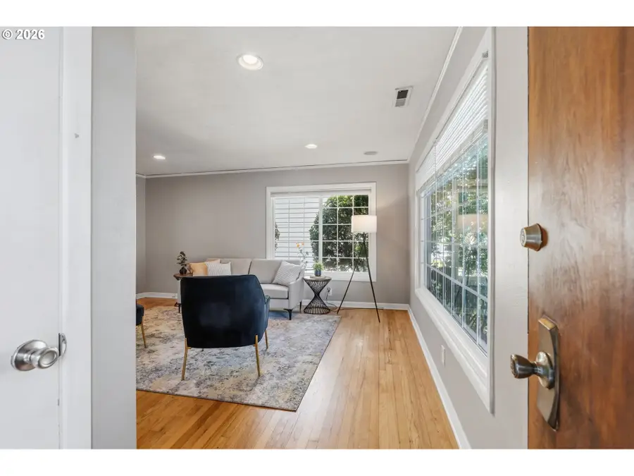 9218 SE Washington St, Portland, OR 97216 - #3