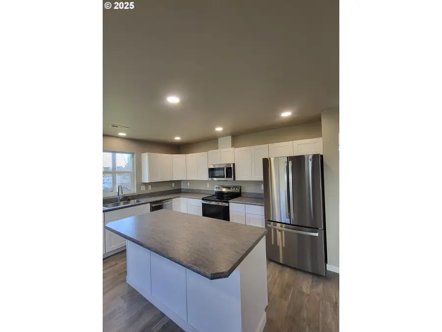 203 4th, Moro, OR 97039 - Image #3