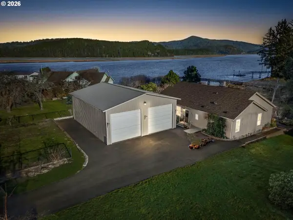 955 SE River View Ln, Waldport, OR 97394