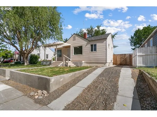 561 E Ridgeway Ave, Hermiston, OR 97838 - #2