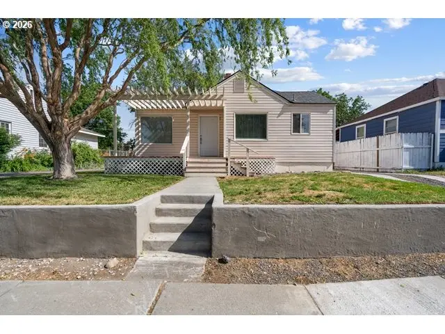 561 E Ridgeway Ave, Hermiston, OR 97838 - #3