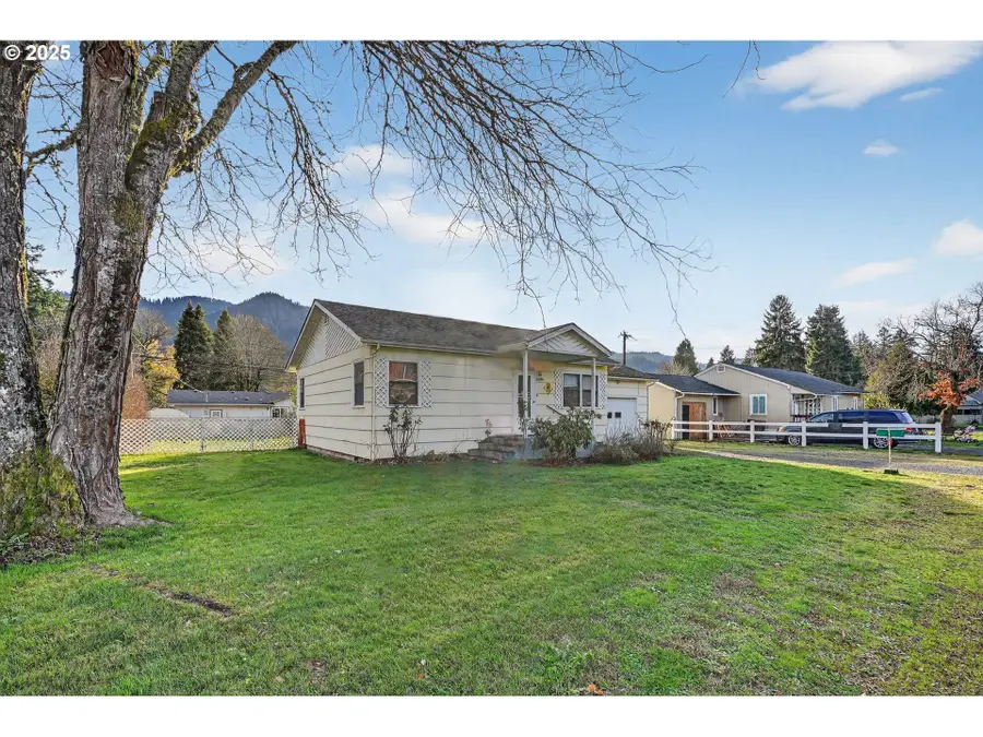 48386 Jasper Dr, Oakridge, OR 97463 - Image #3