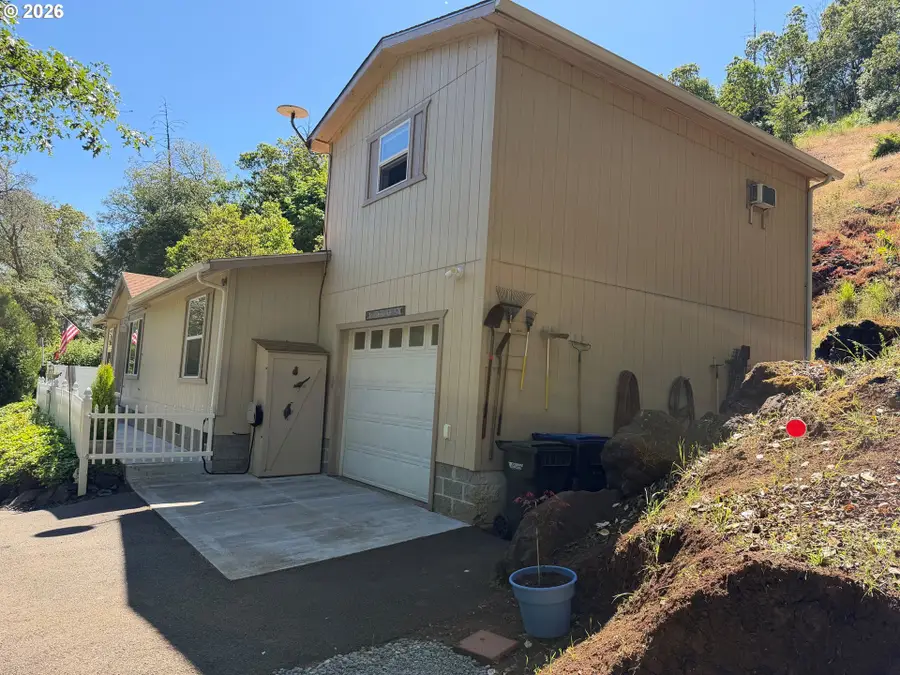 2383 W Military Ave, Roseburg, OR 97471 - #2