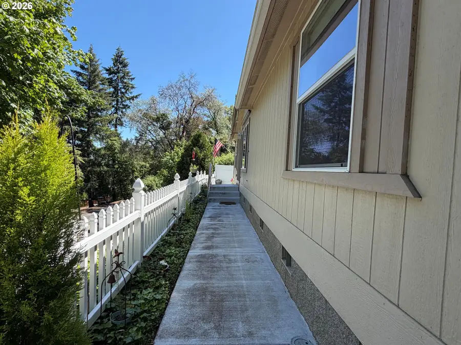 2383 W Military Ave, Roseburg, OR 97471 - #3