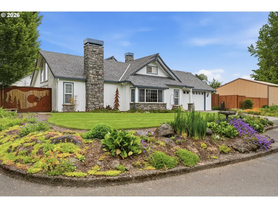 210 W 8th St, Lafayette, OR 97127 - #3