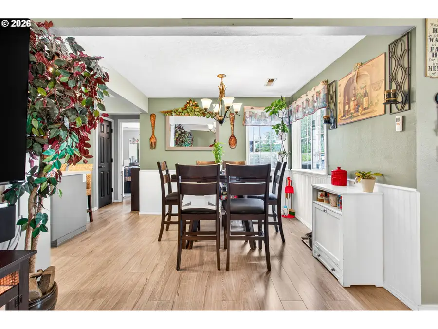 924 7th Ave, Sweet Home, OR 97386 - #3