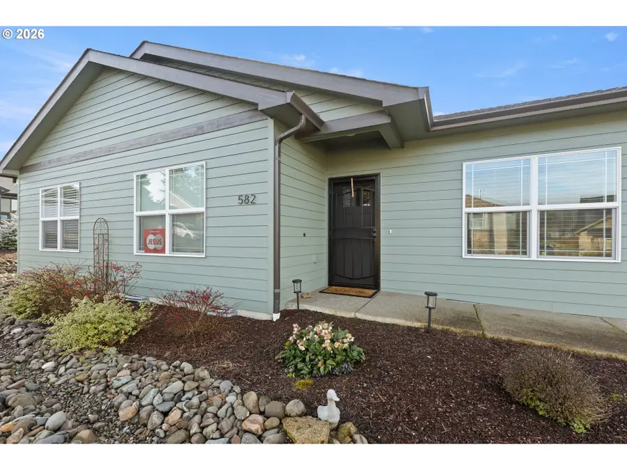 582 Fairway Estates Dr, Sutherlin, OR 97479 - Image #3