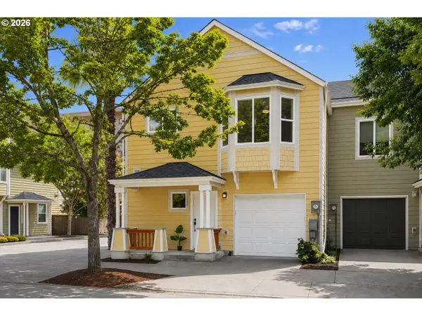 550 NE Knott St, Portland, OR 97212